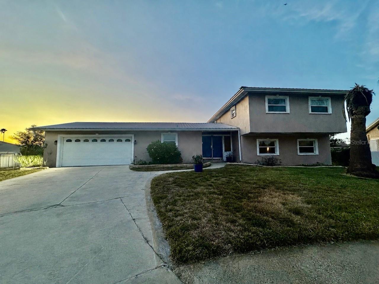 8725 Palisades Dr