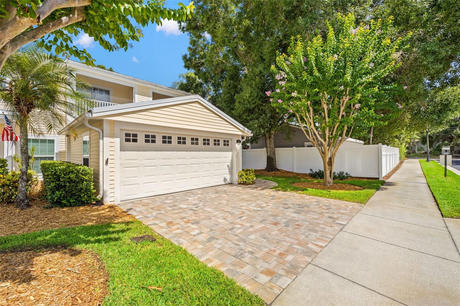 902 Woodbridge CT