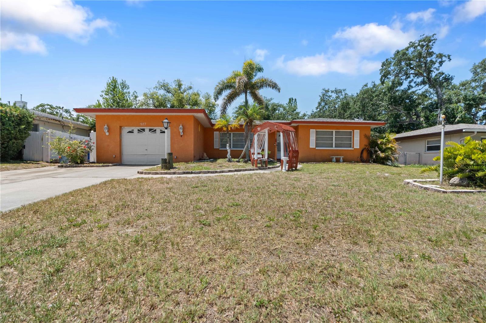 927 Parkwood Dr