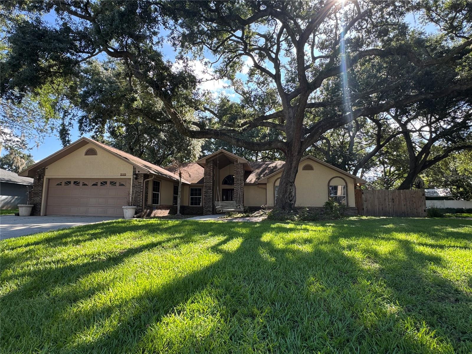 915 Heatherbrook Dr