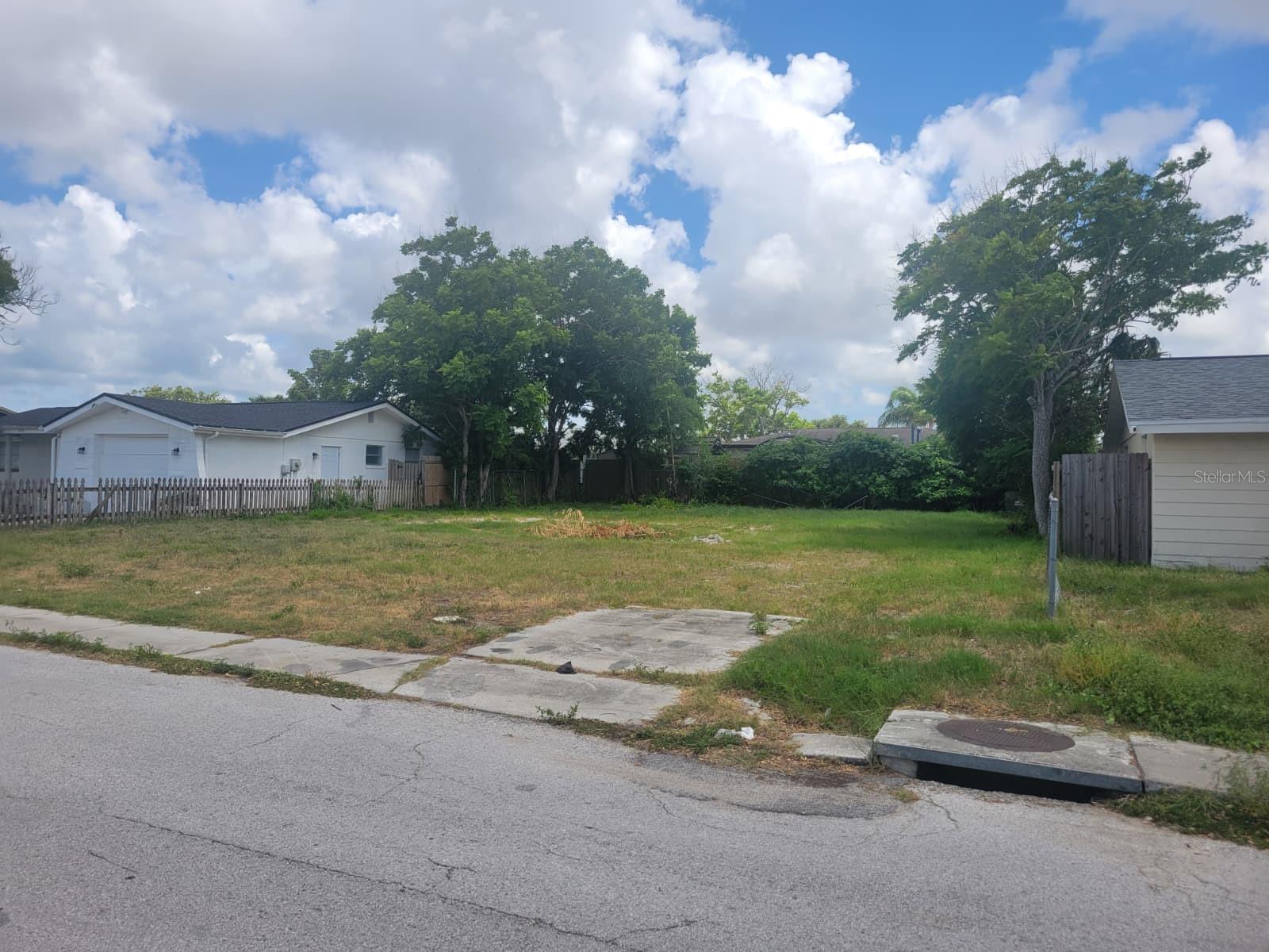 7404 Ingleside Dr