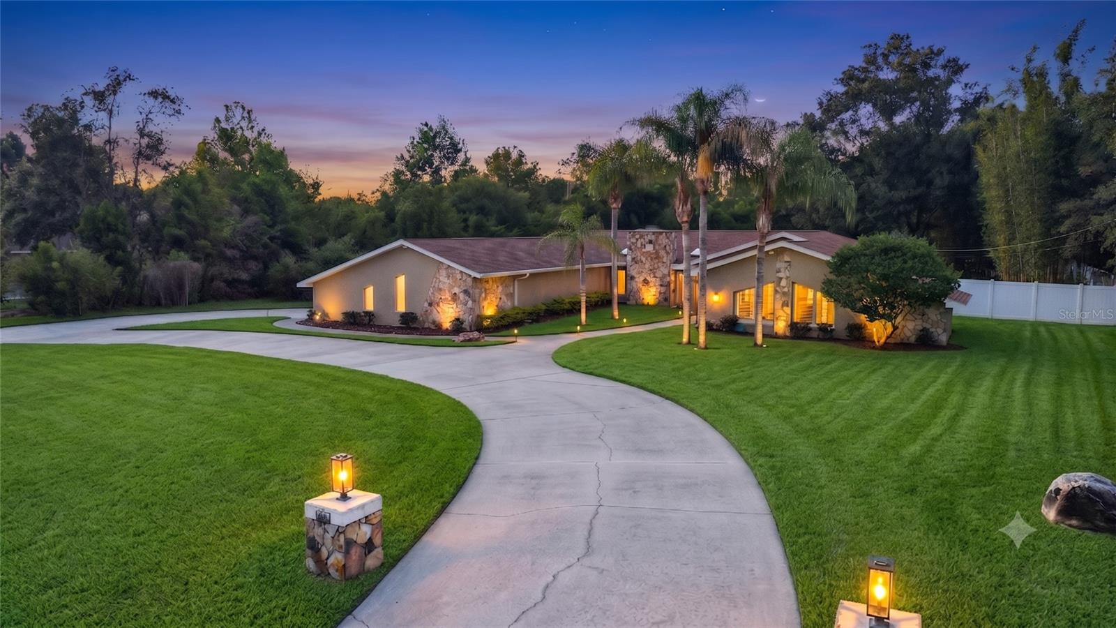 7487 River Country Dr