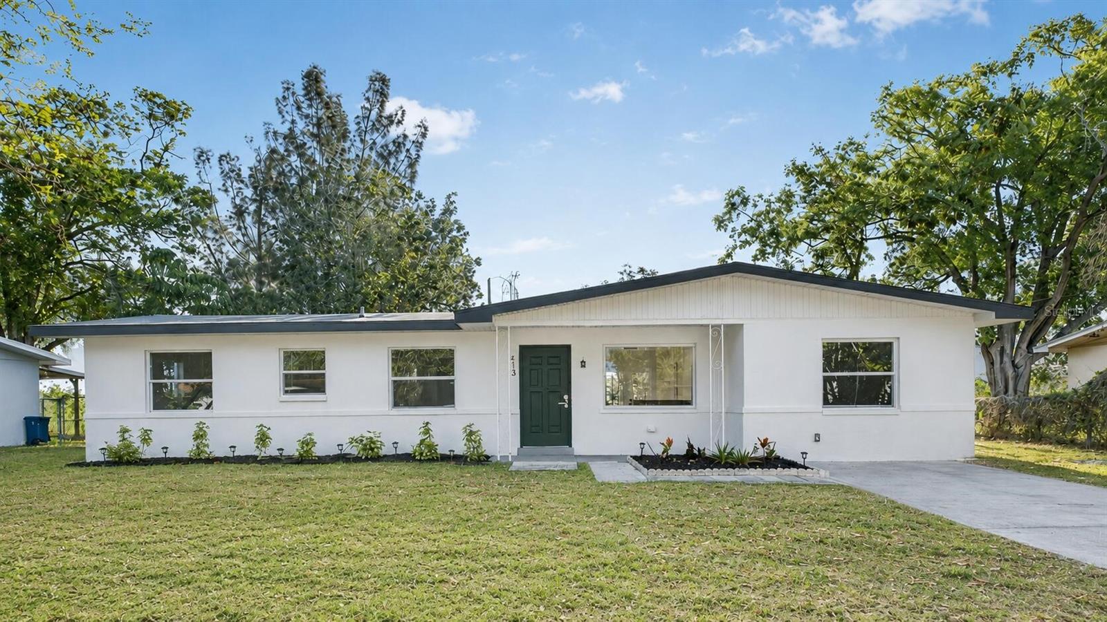 413 Country Club Dr