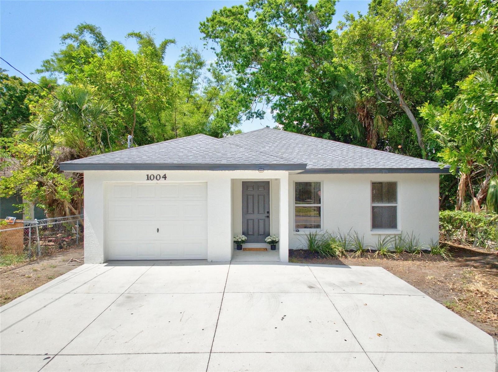 1004 17th Ave W