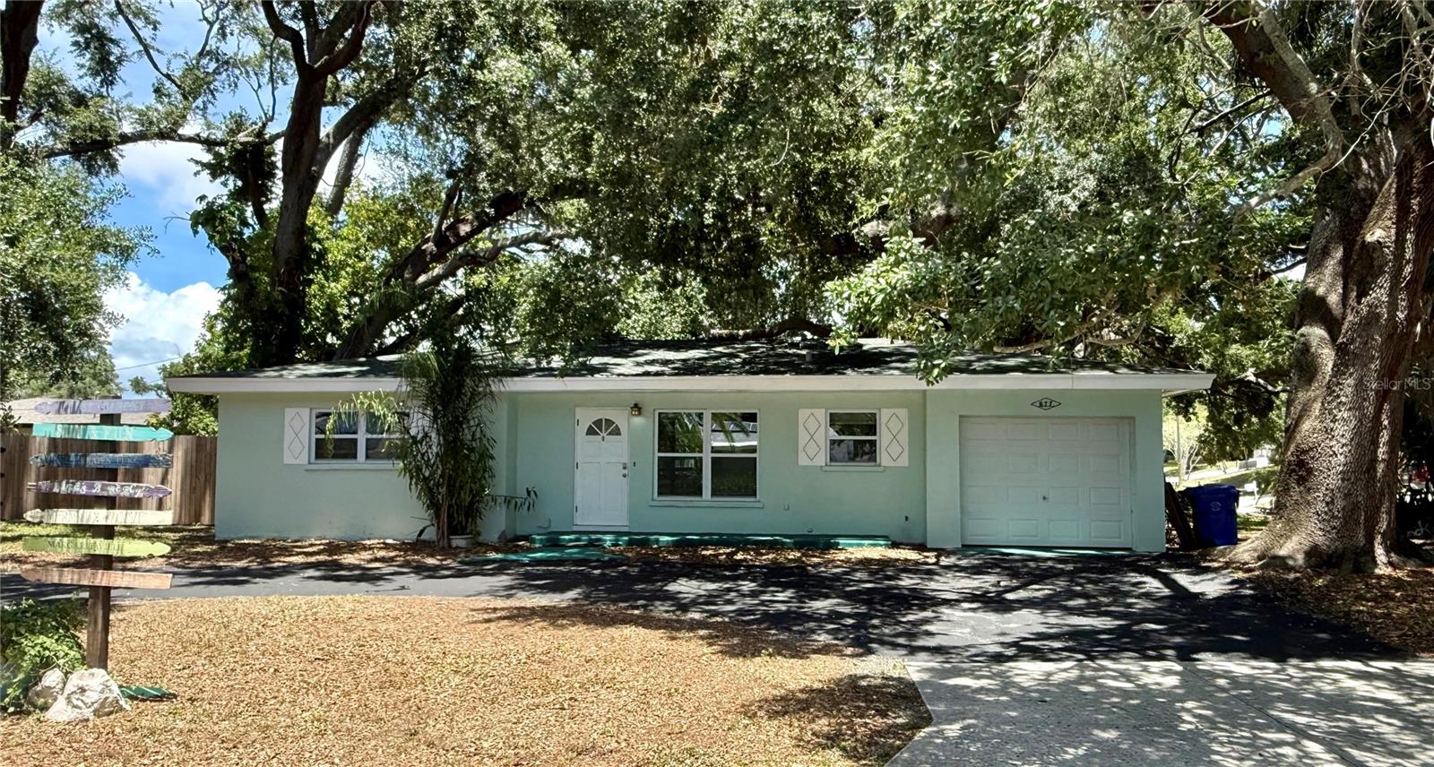 677 Oakwood Dr