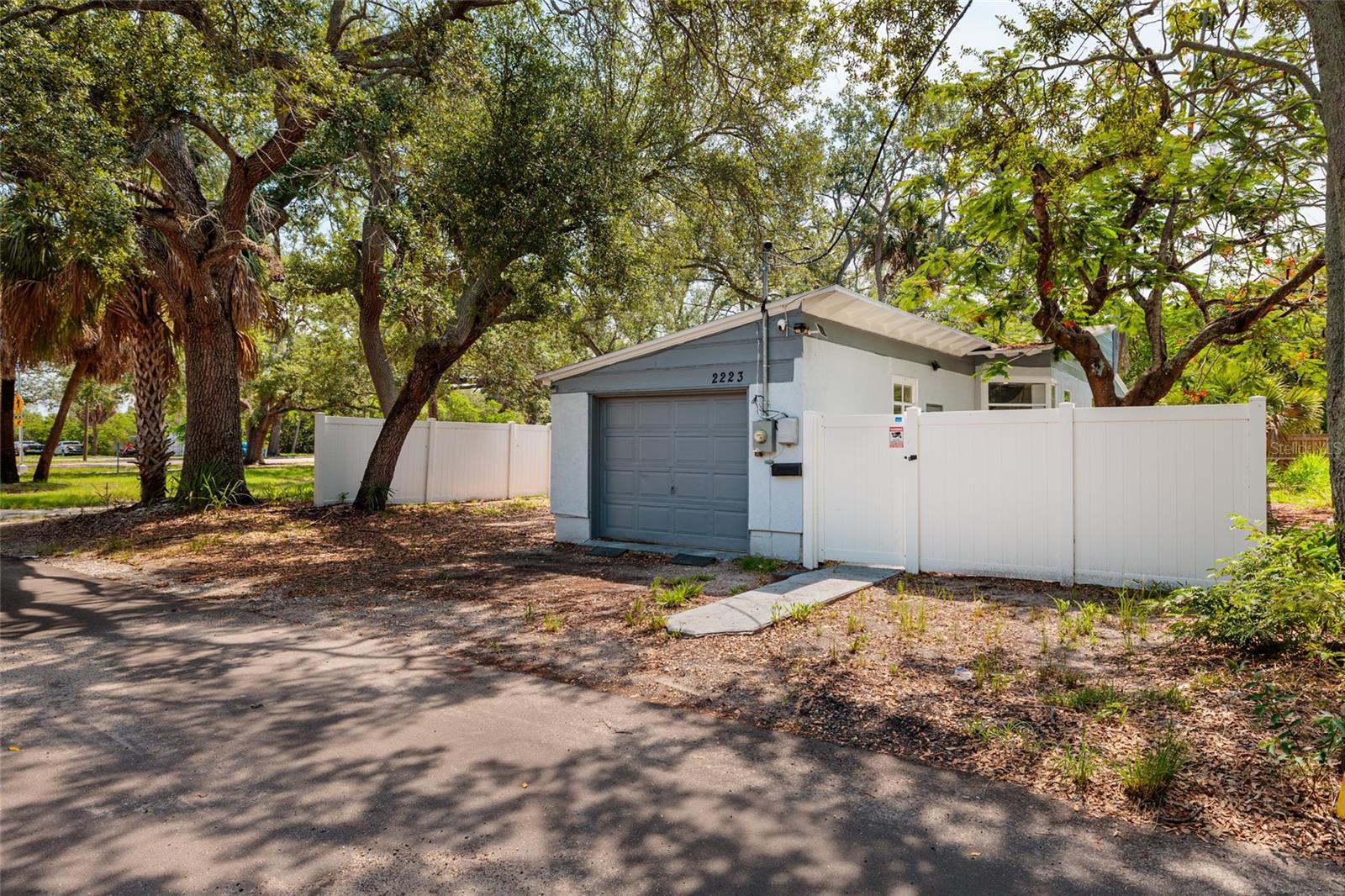 2223 W Harbor Dr S