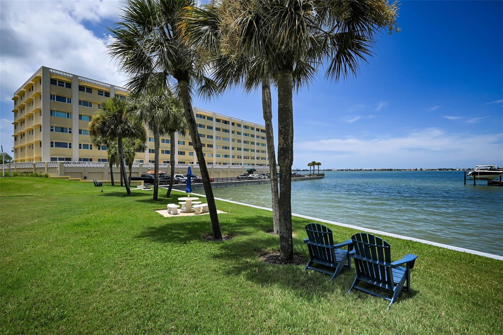 100 Bluff View Dr #211C