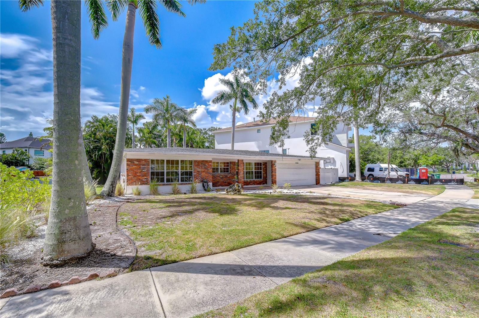 5006 W Dickens Ave