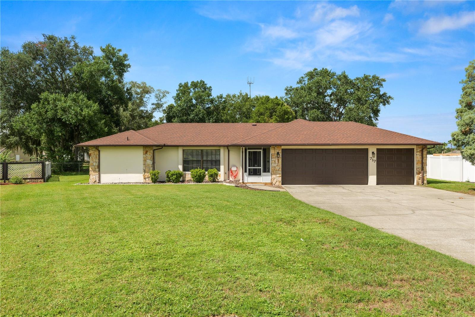 717 Cedar Knoll Dr S