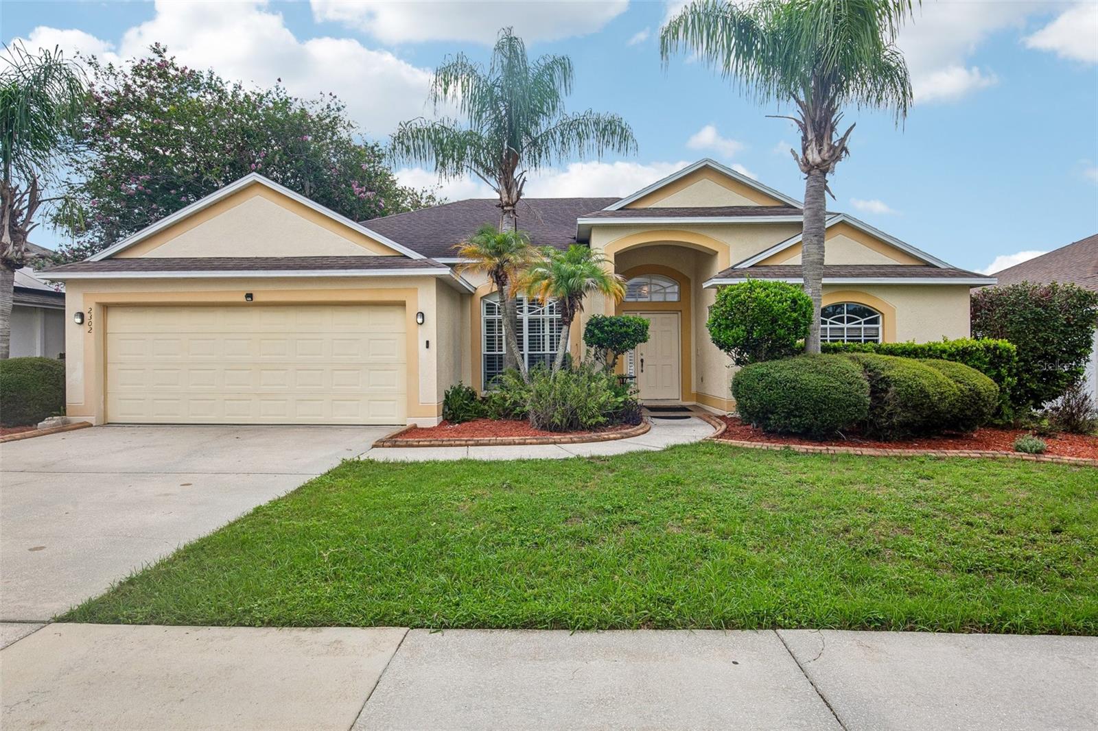 2302 Towering Oaks Cir