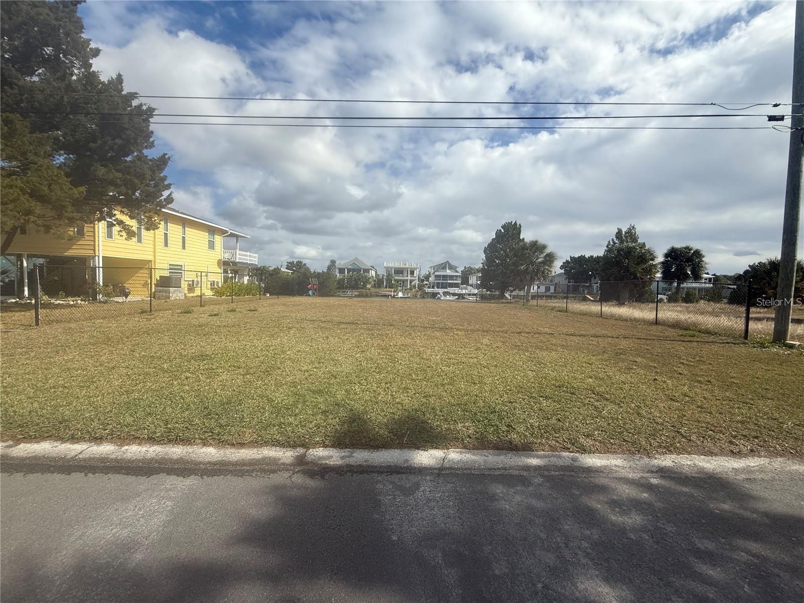 3220 Azalea Dr