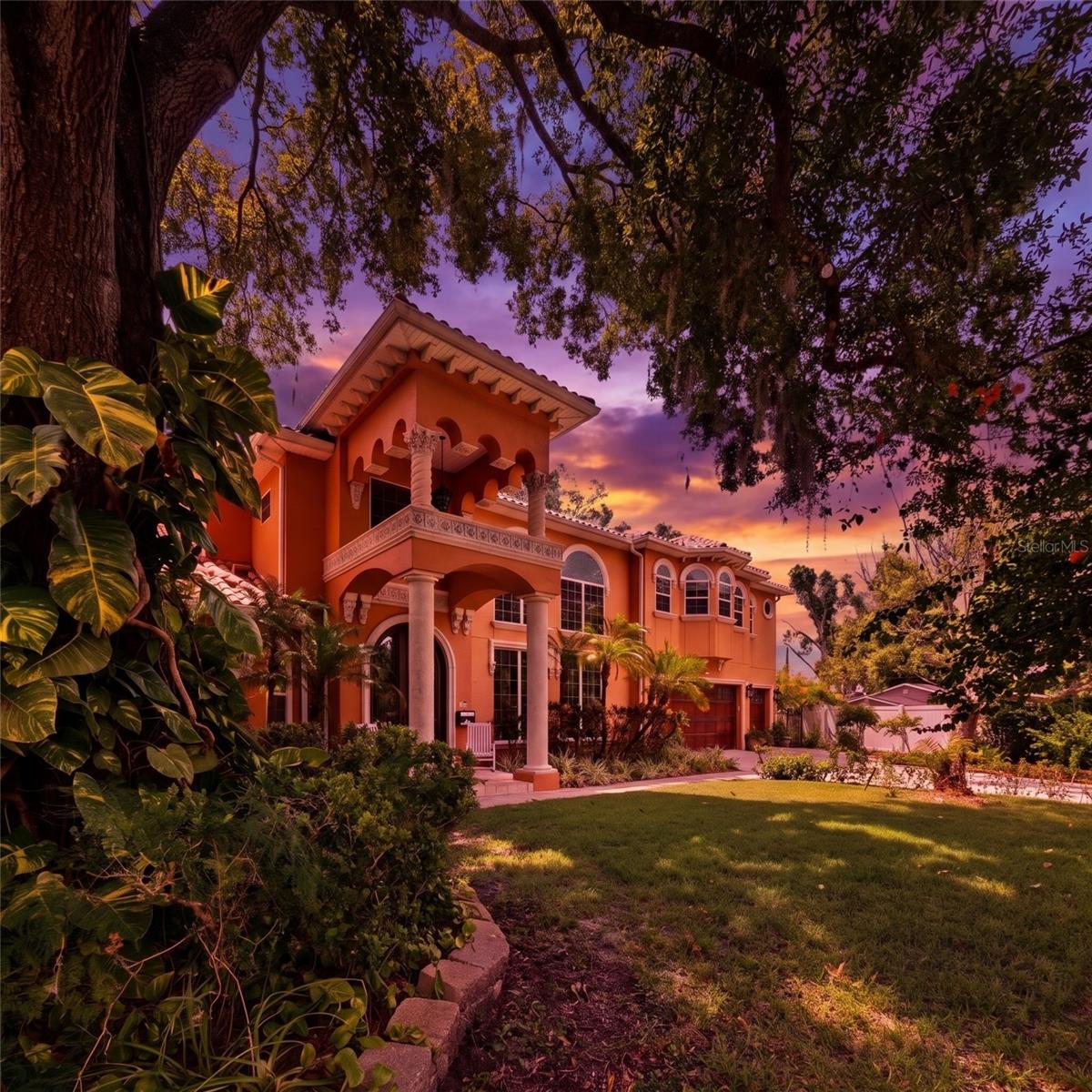 10307 Reclinata Ln