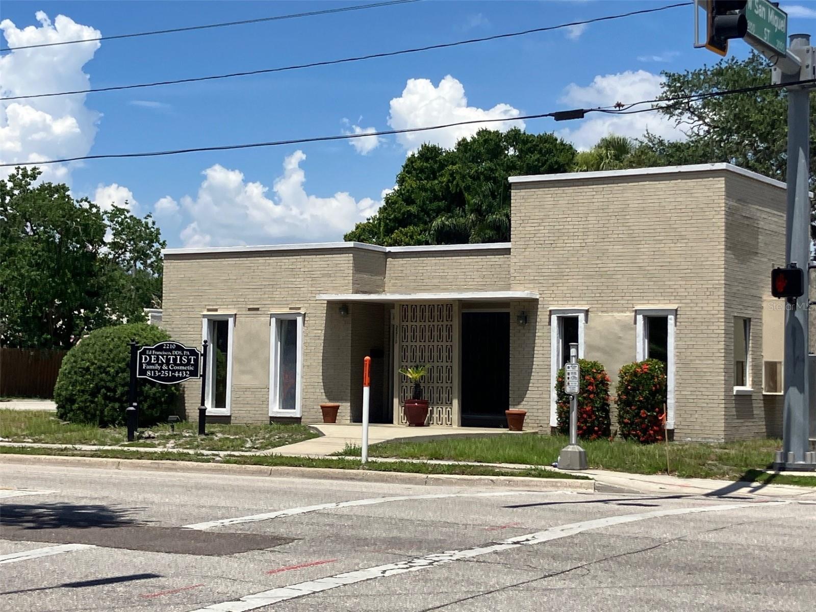 2210 S MacDill Ave