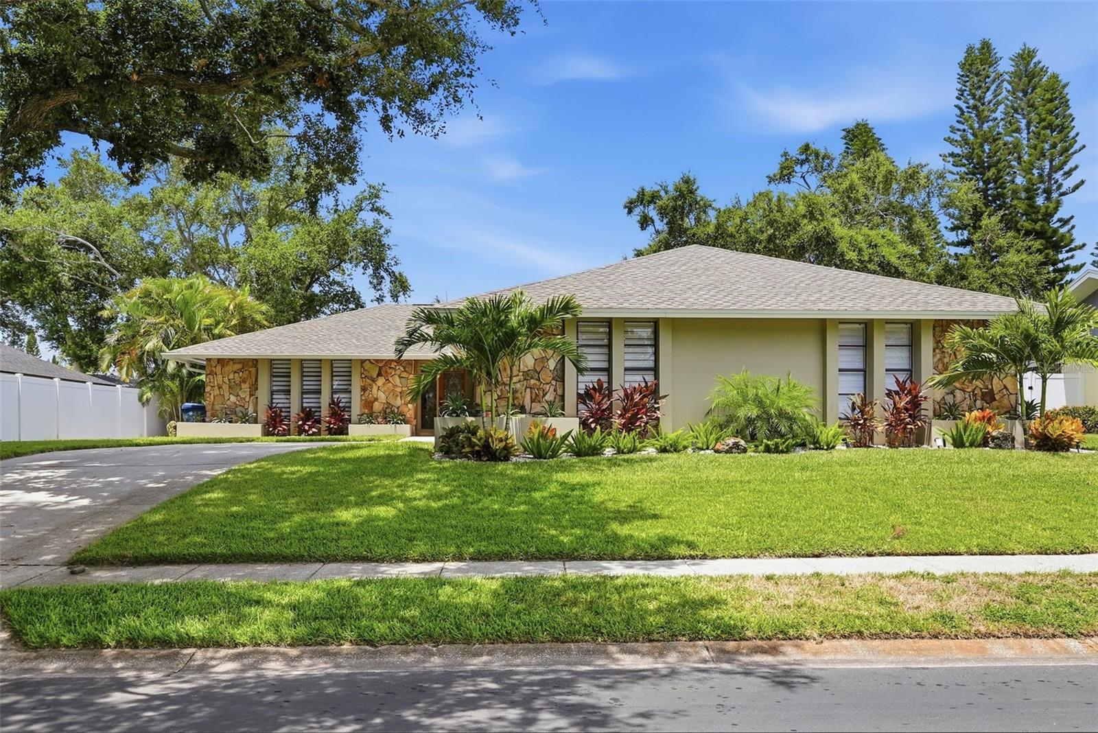 707 Knollwood Dr