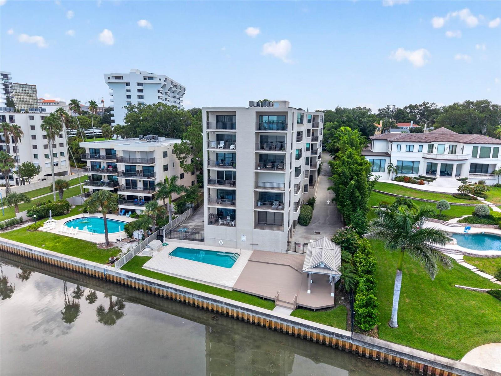 602 Lime Ave #101