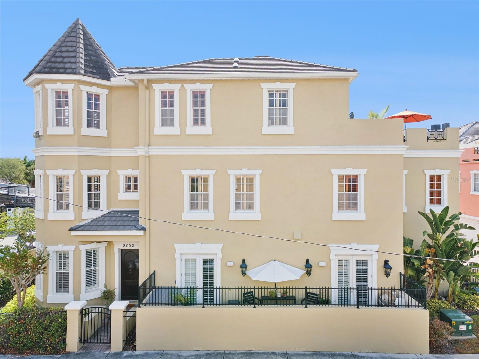 2402 Victoria Gardens Ln