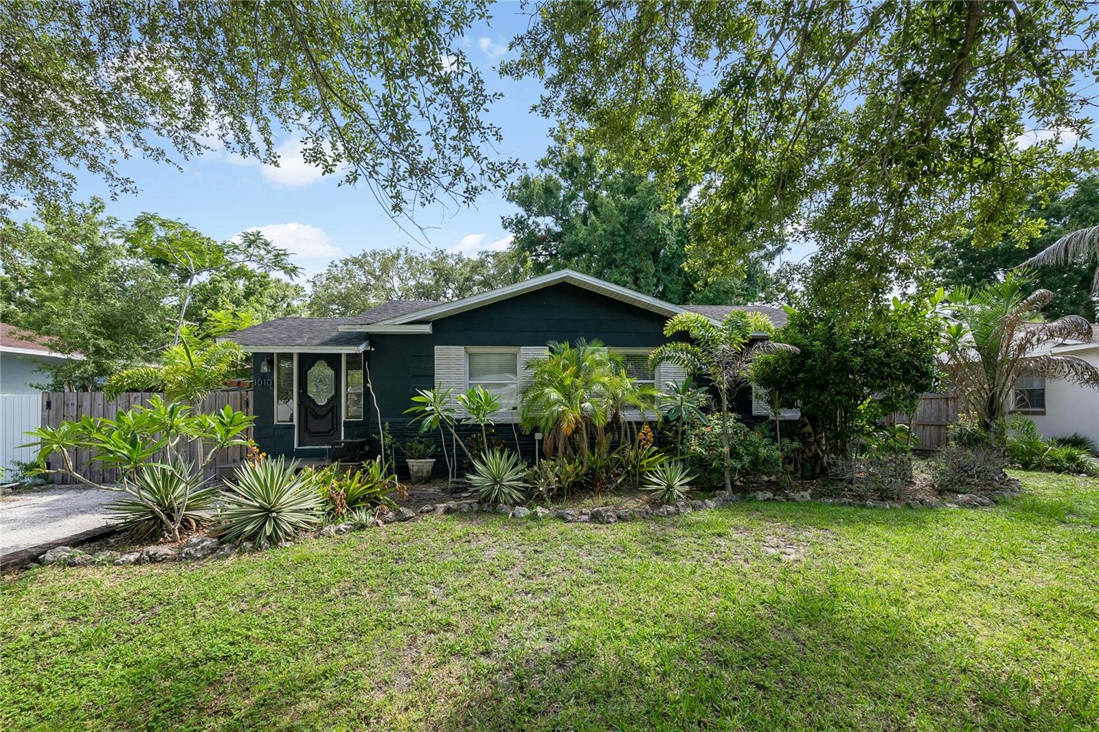 1010 W Berry Ave