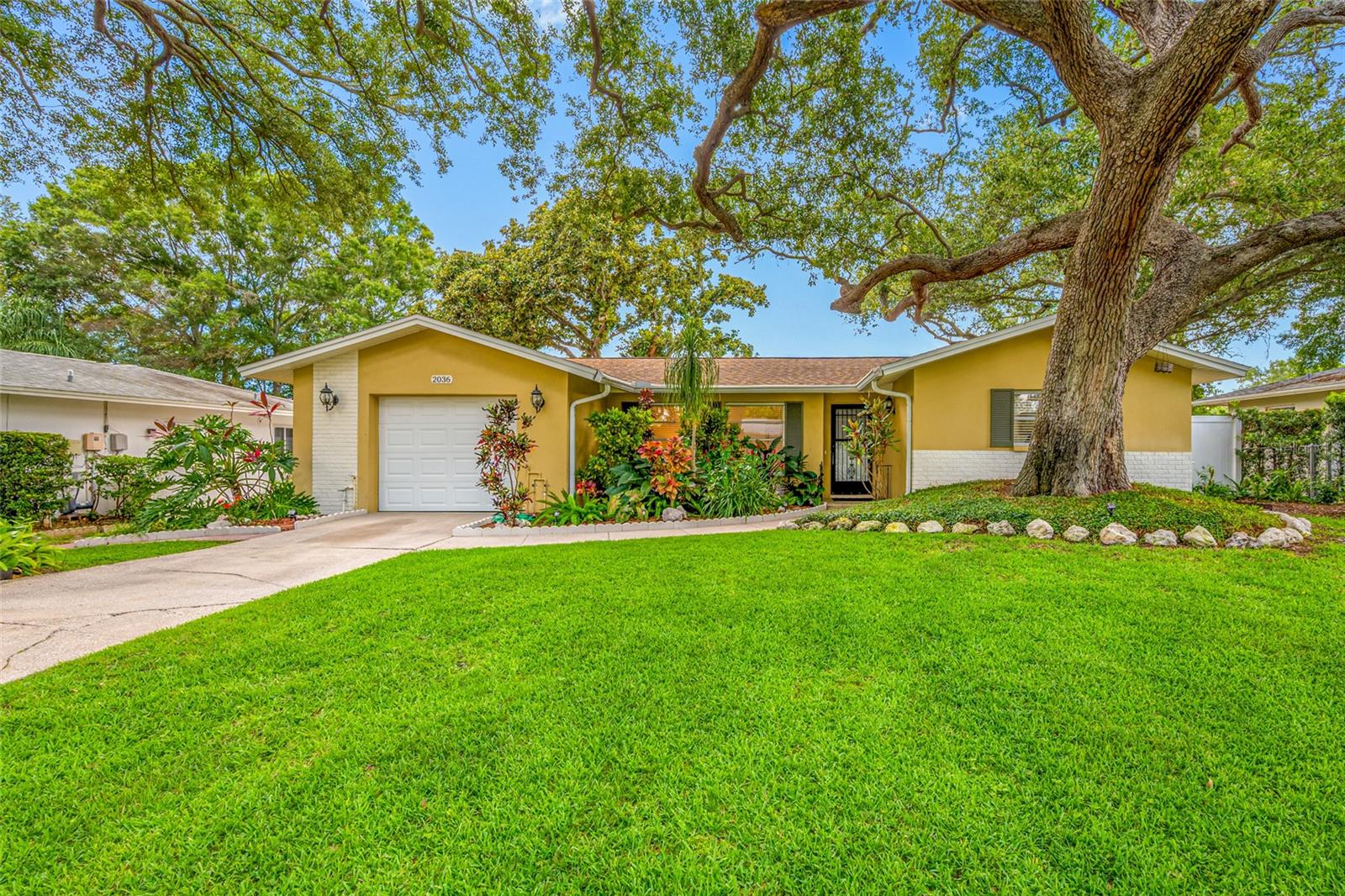 2036 Forest Dr