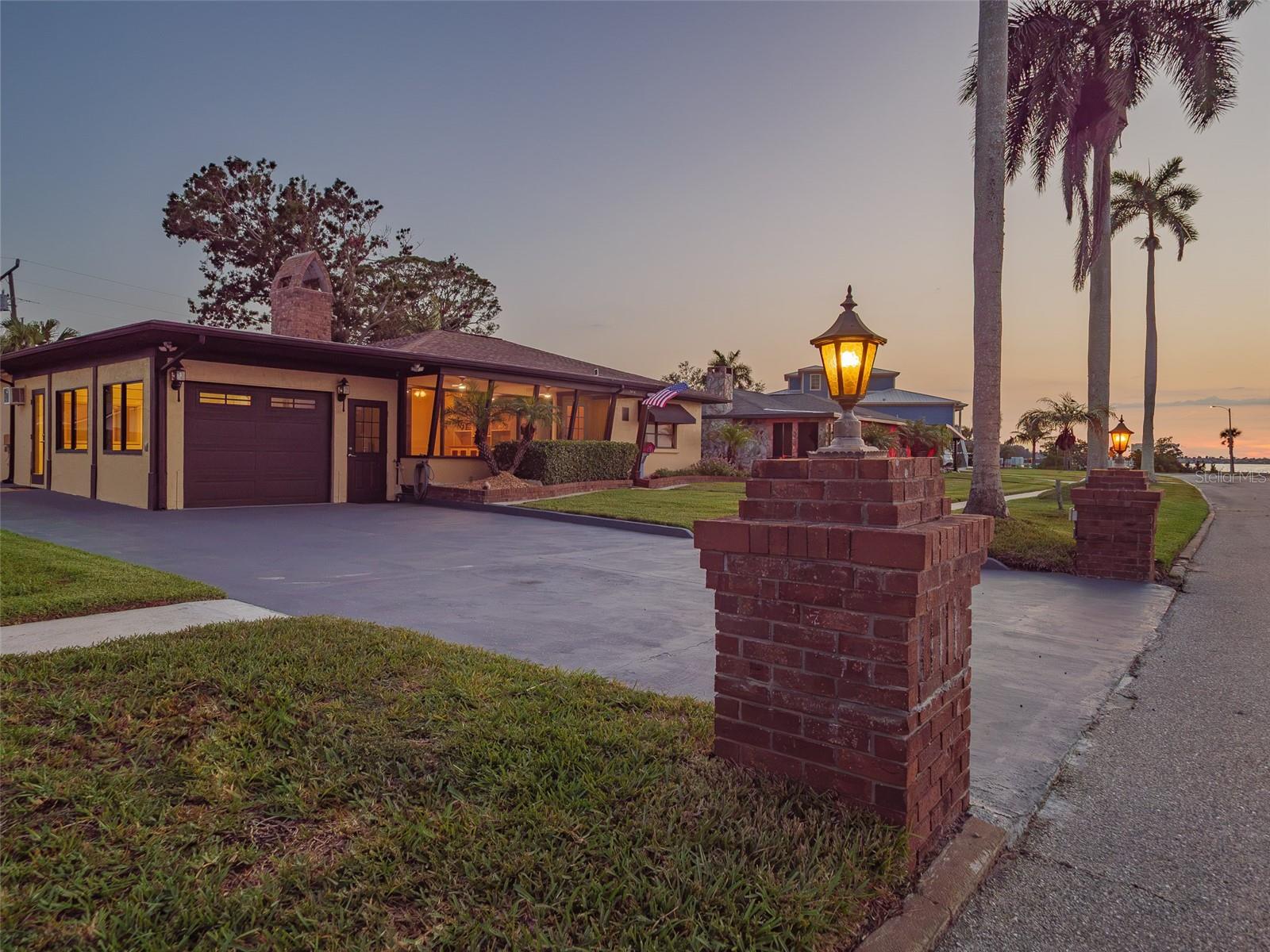 2410 Riverside Dr E