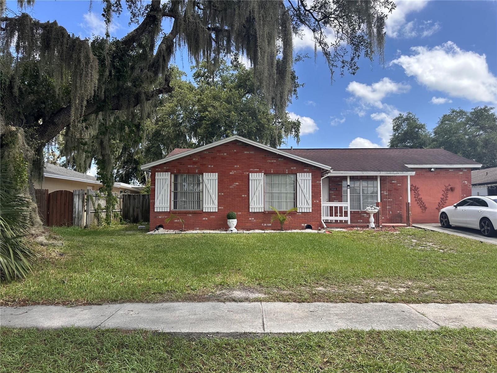 8848 Oak Cir