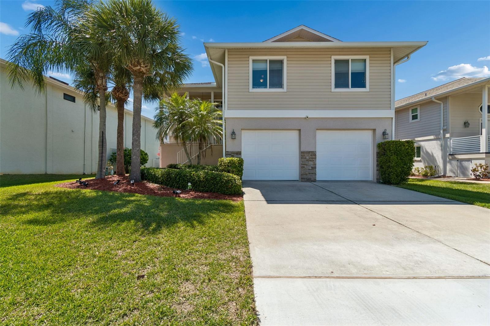 6211 Bayside Dr