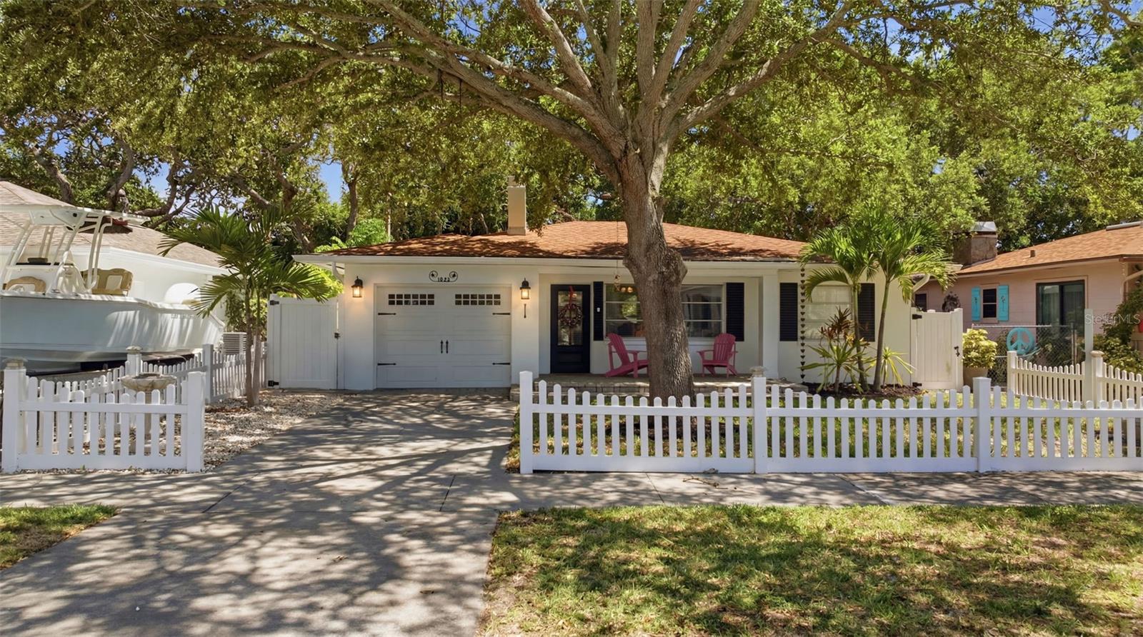 1023 Granada St