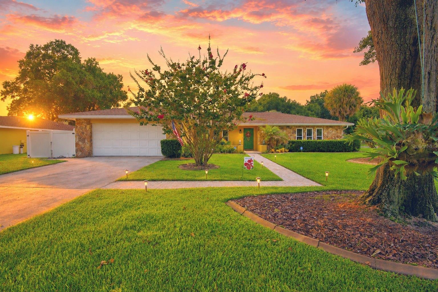 902 Crestview Dr
