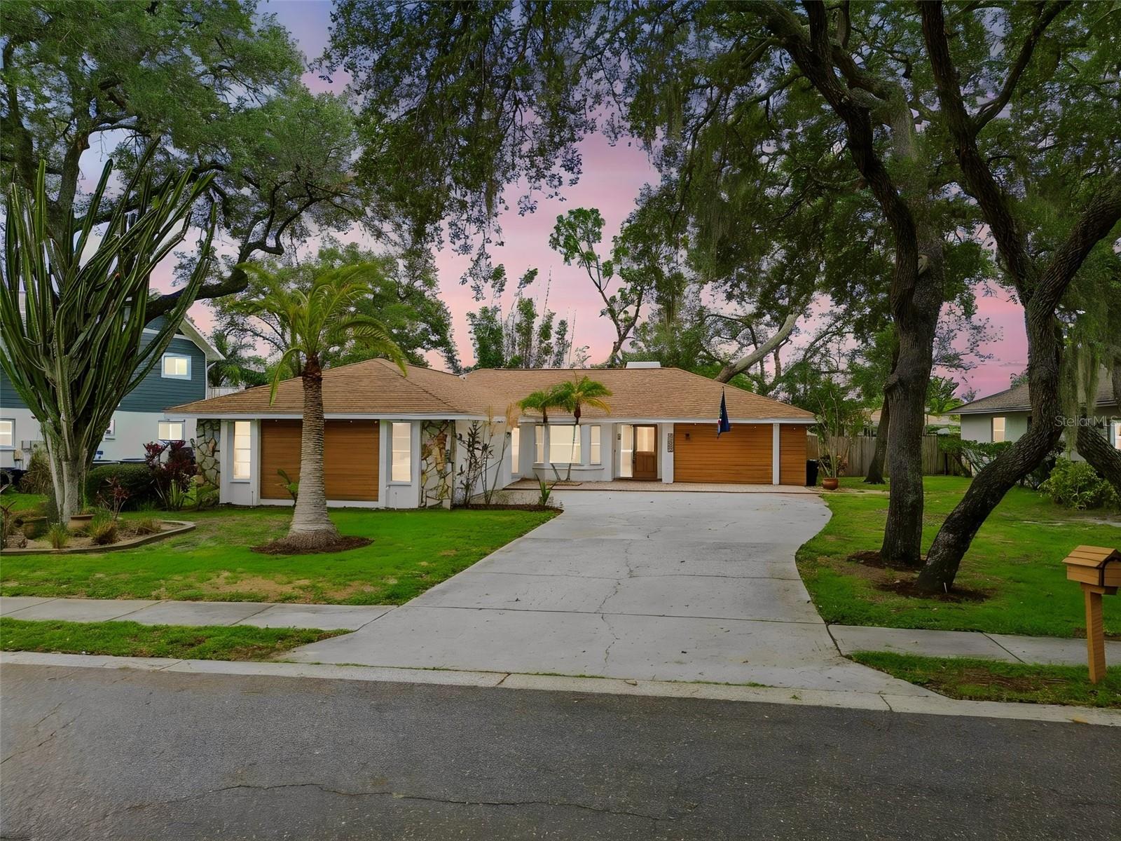 1425 Poinsettia Ave