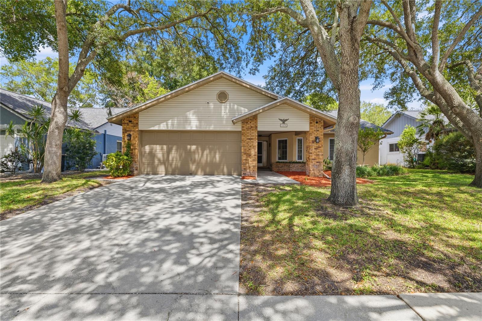 1570 Club Dr
