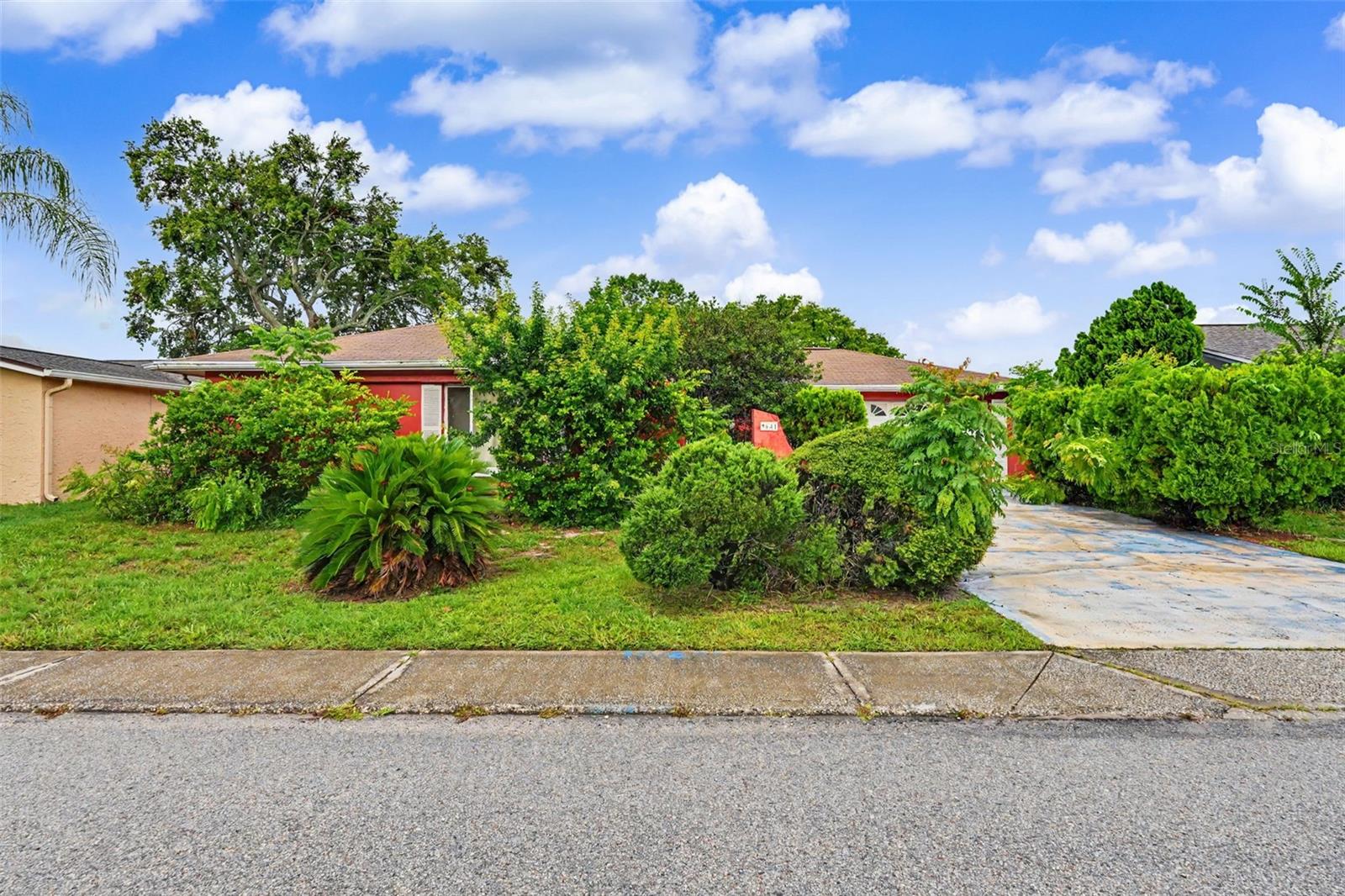 9641 Lakeside Ln
