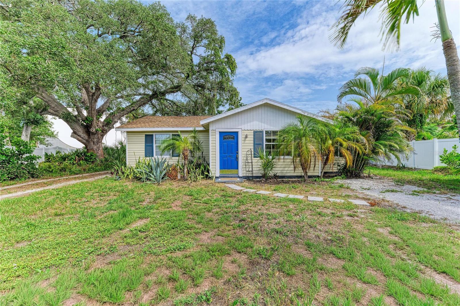 1300 Loma Linda CT