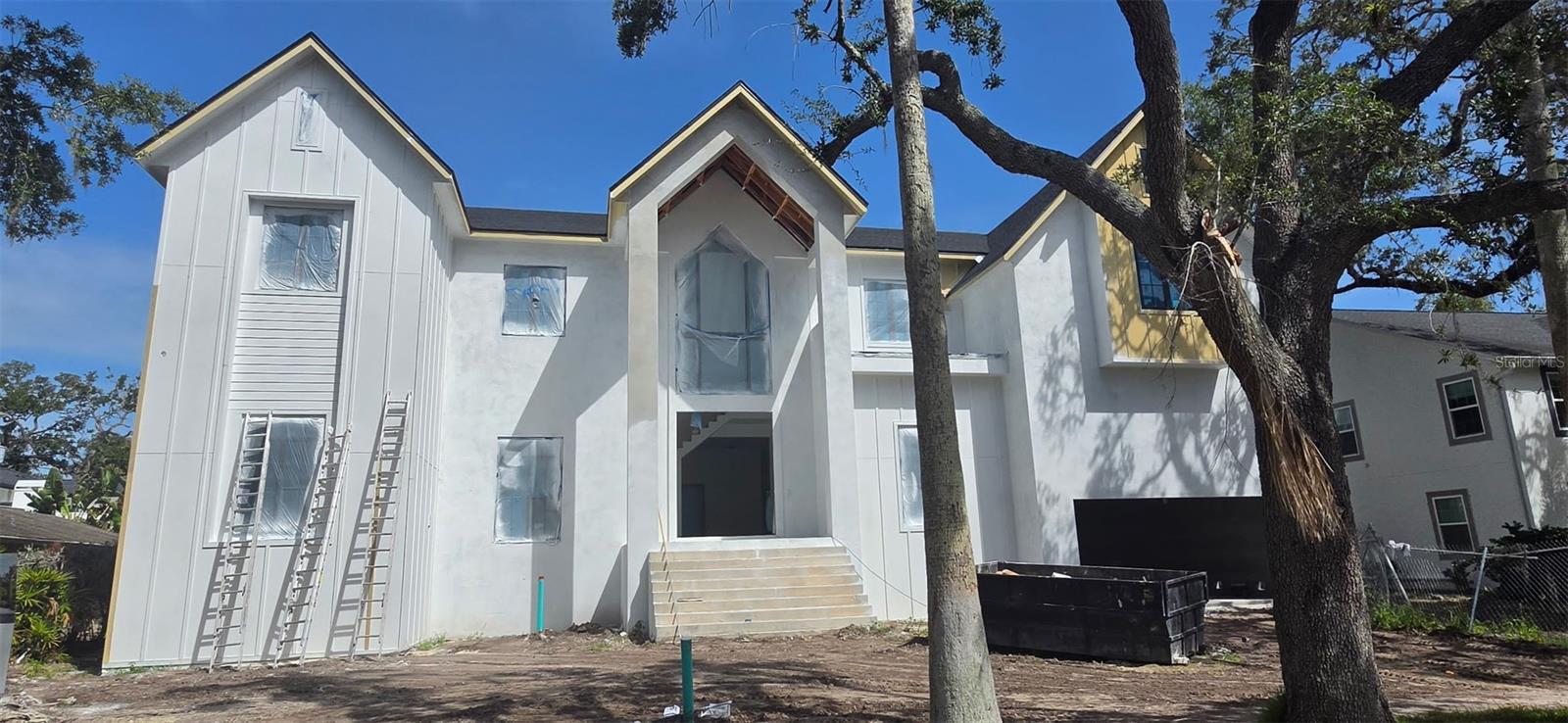 811 Grove Park Ave