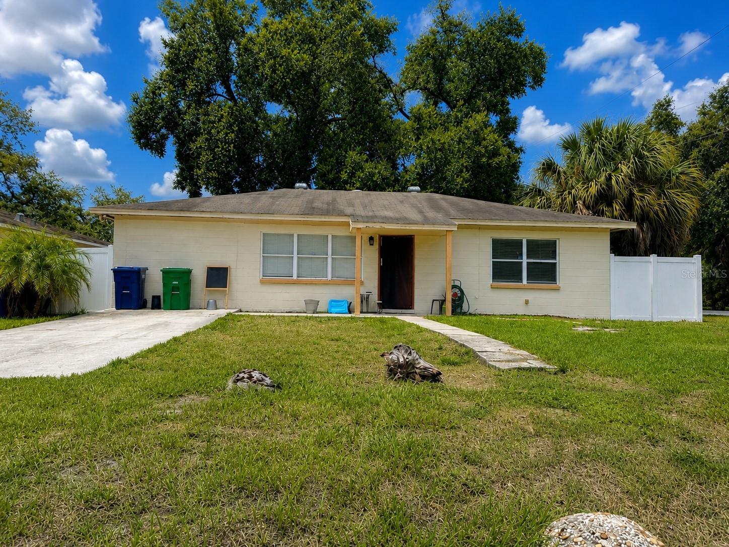 712 N Castle CT