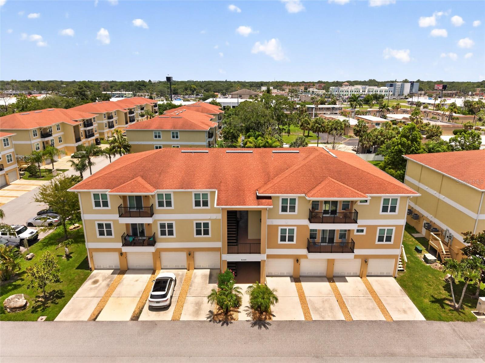 6420 Banyan Blvd #201