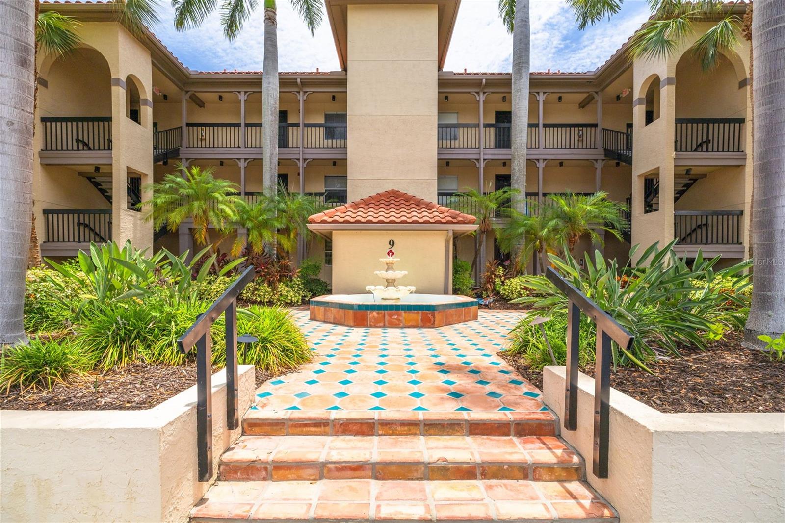 2400 Feather Sound Dr #914