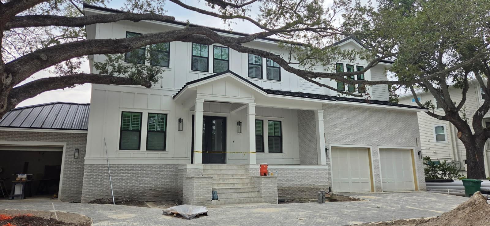 690 Geneva Pl