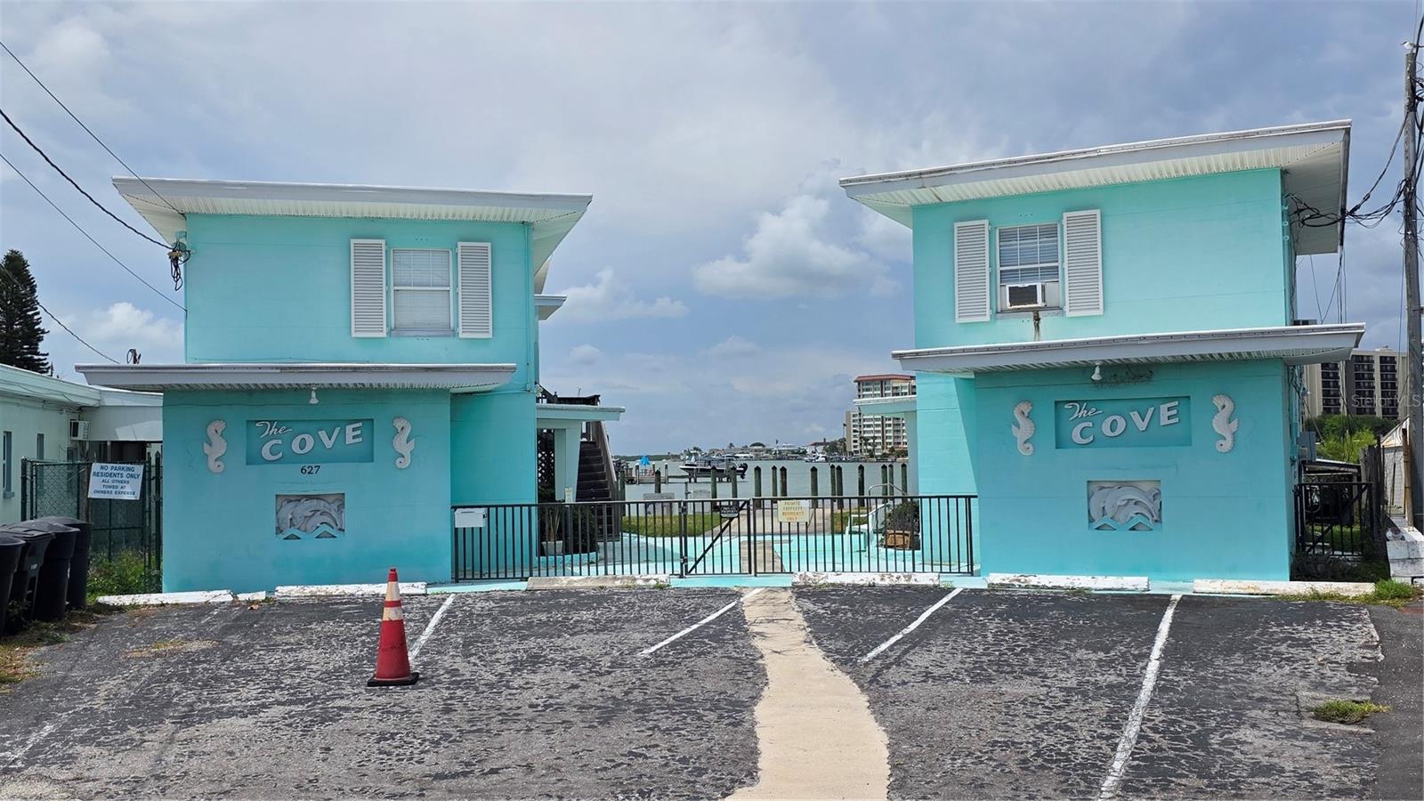 627 Bay Esplanade