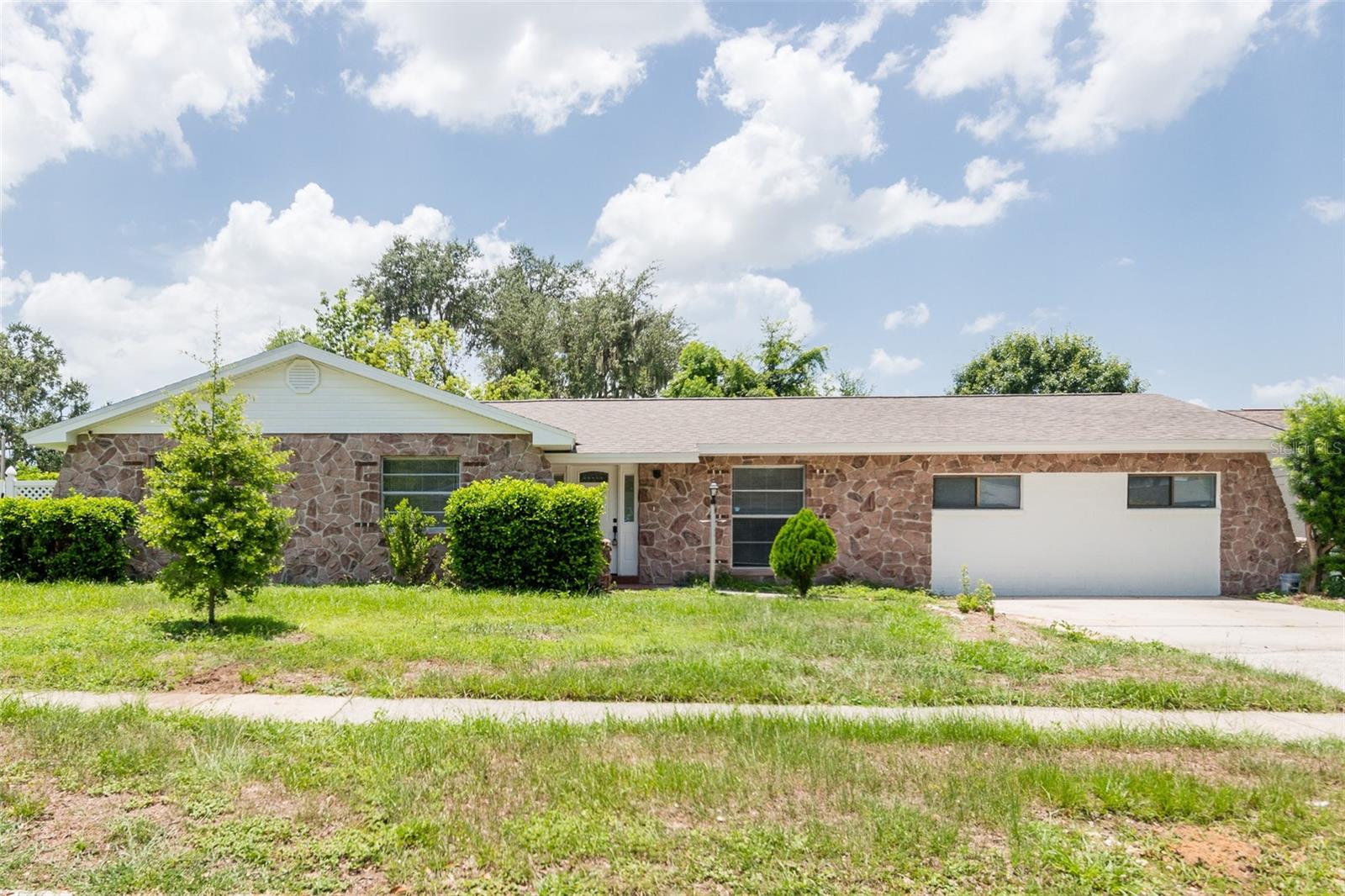 902 Shangri LA Dr