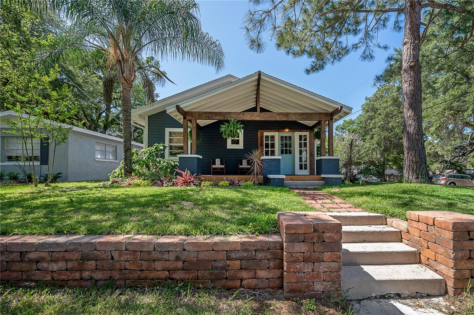 236 W North St
