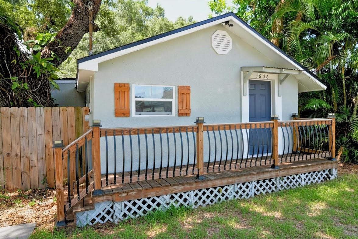 1606 E Osborne Ave