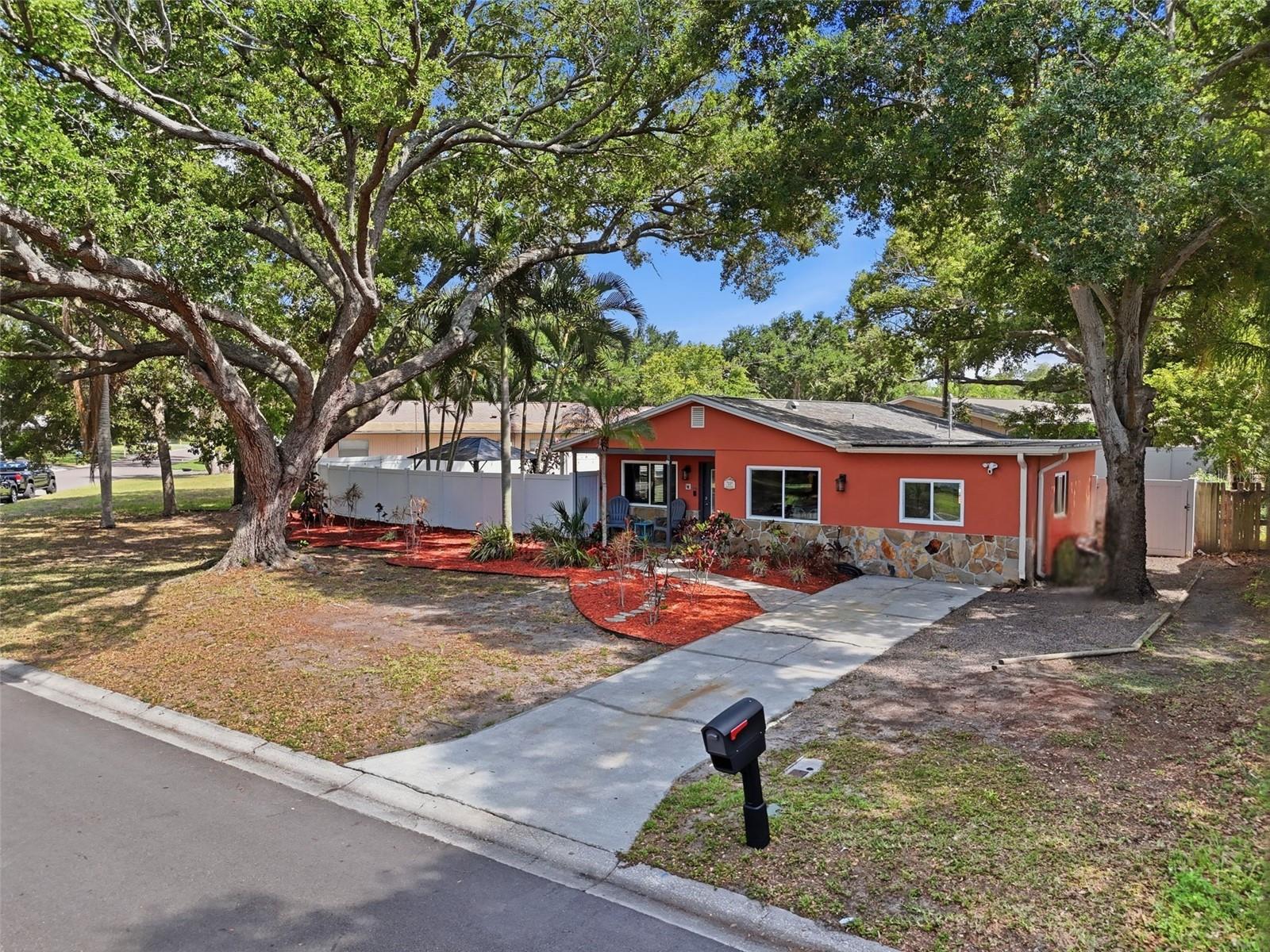 961 Lexington Dr