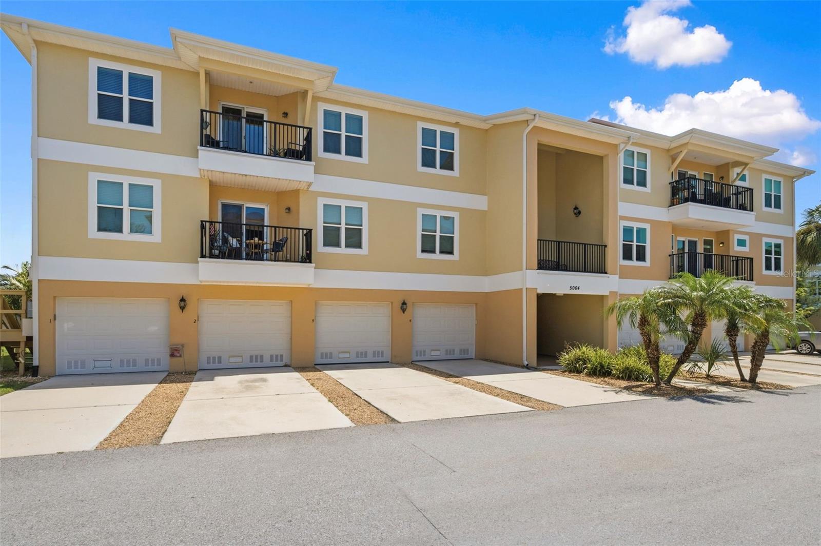 5064 Royal Palms Way #204