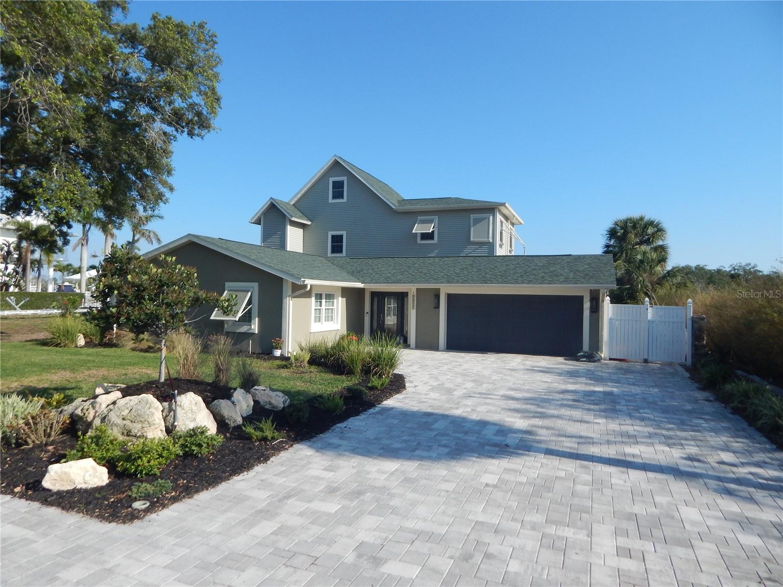 8025 Island Dr