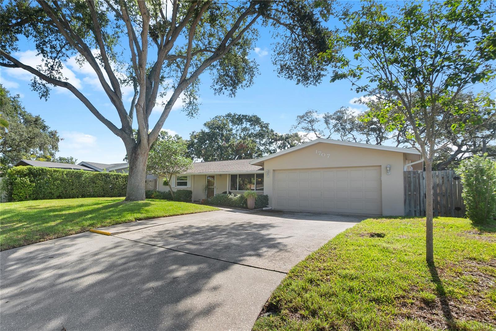 1707 Ridgeway Dr
