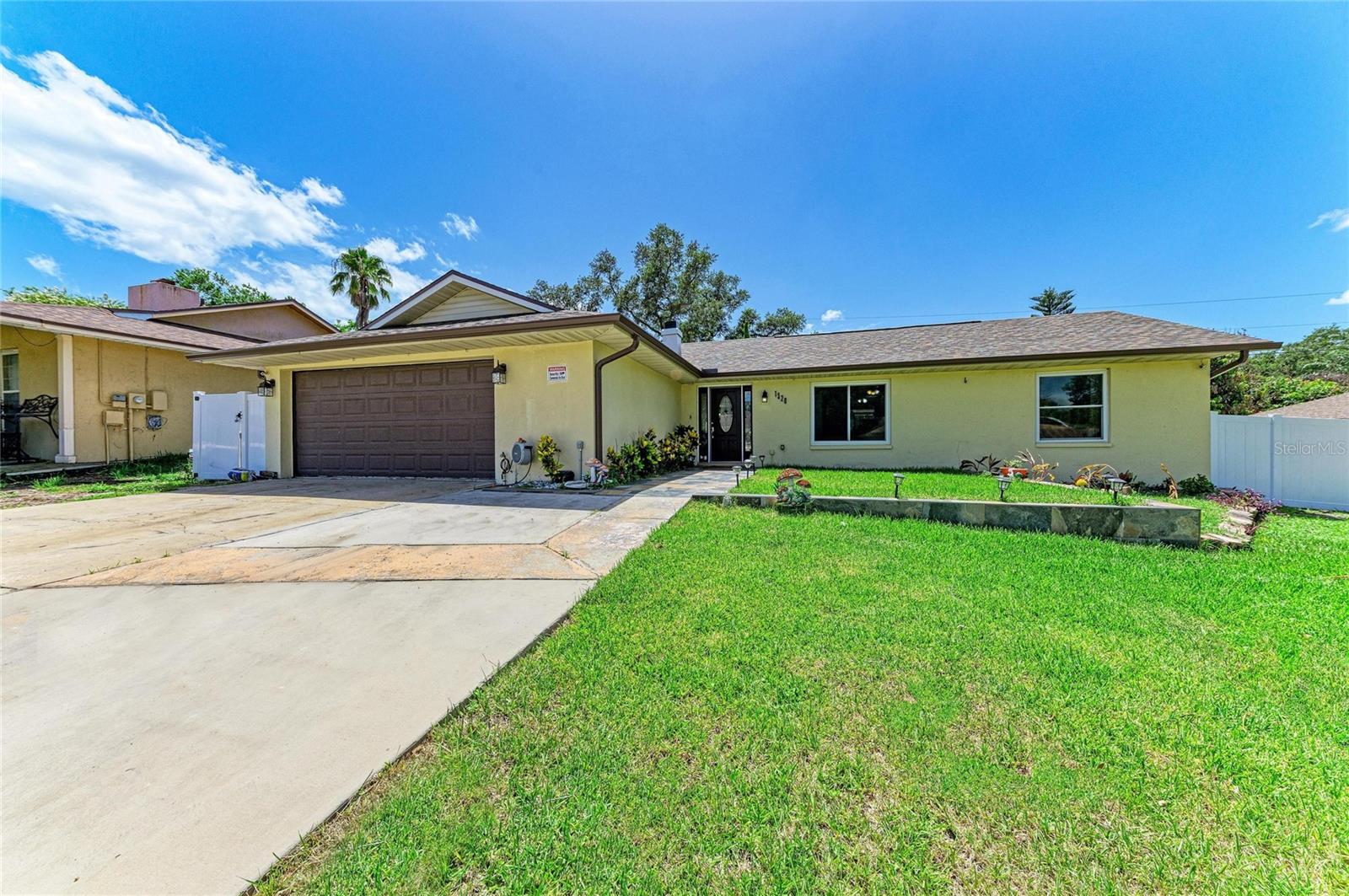 1520 Sunnyhills Dr