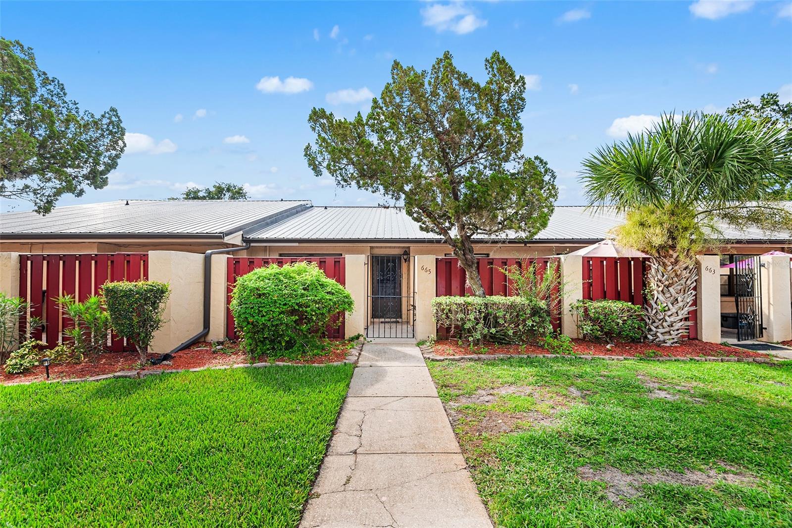 665 Broadmoor Cir