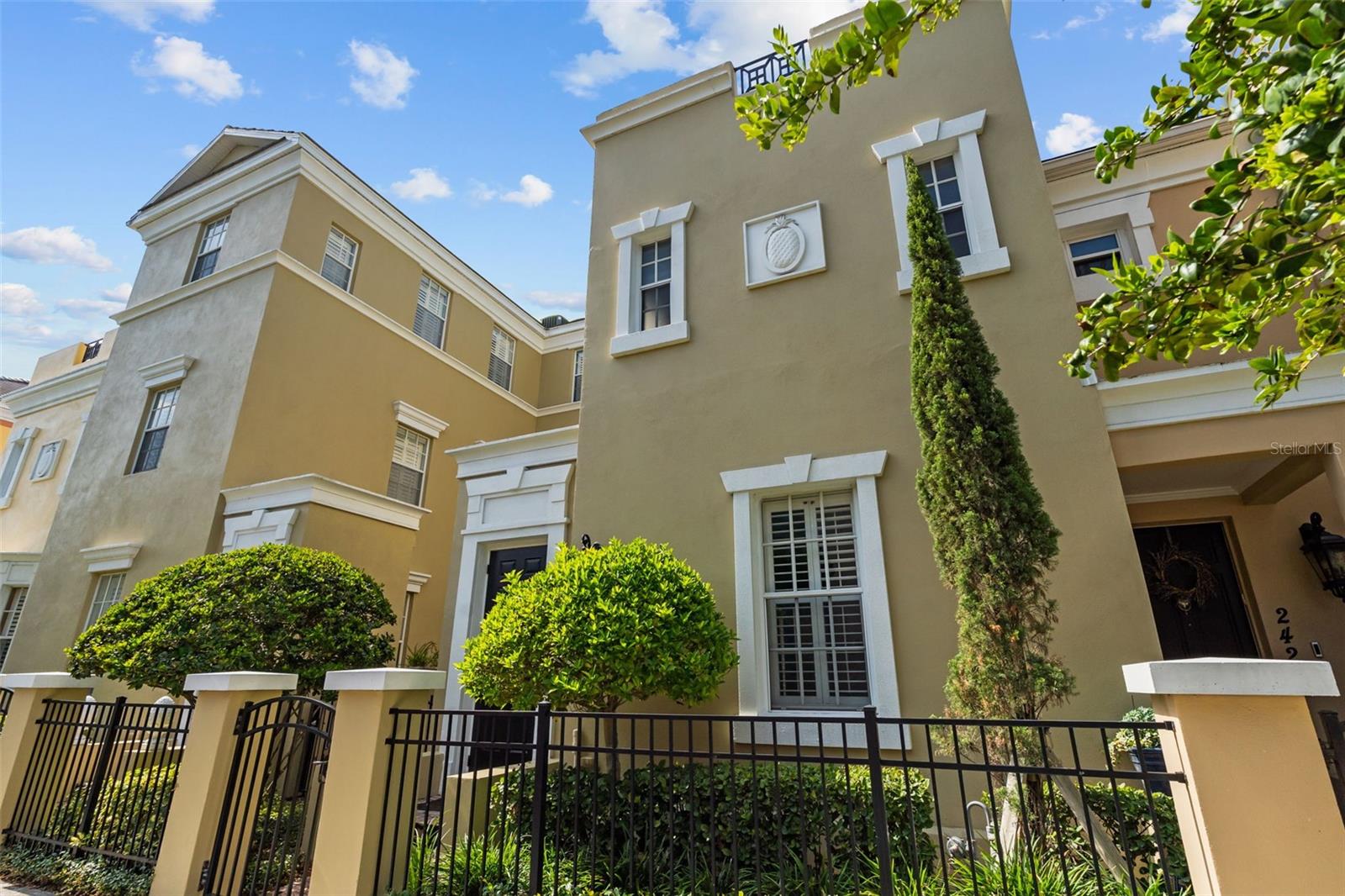 2419 Victoria Gardens Ln