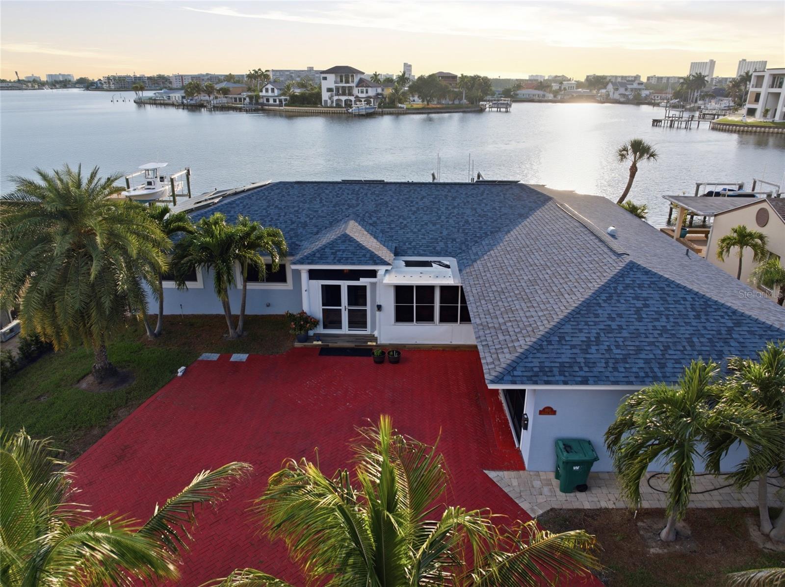 1818 Dolphin Blvd S