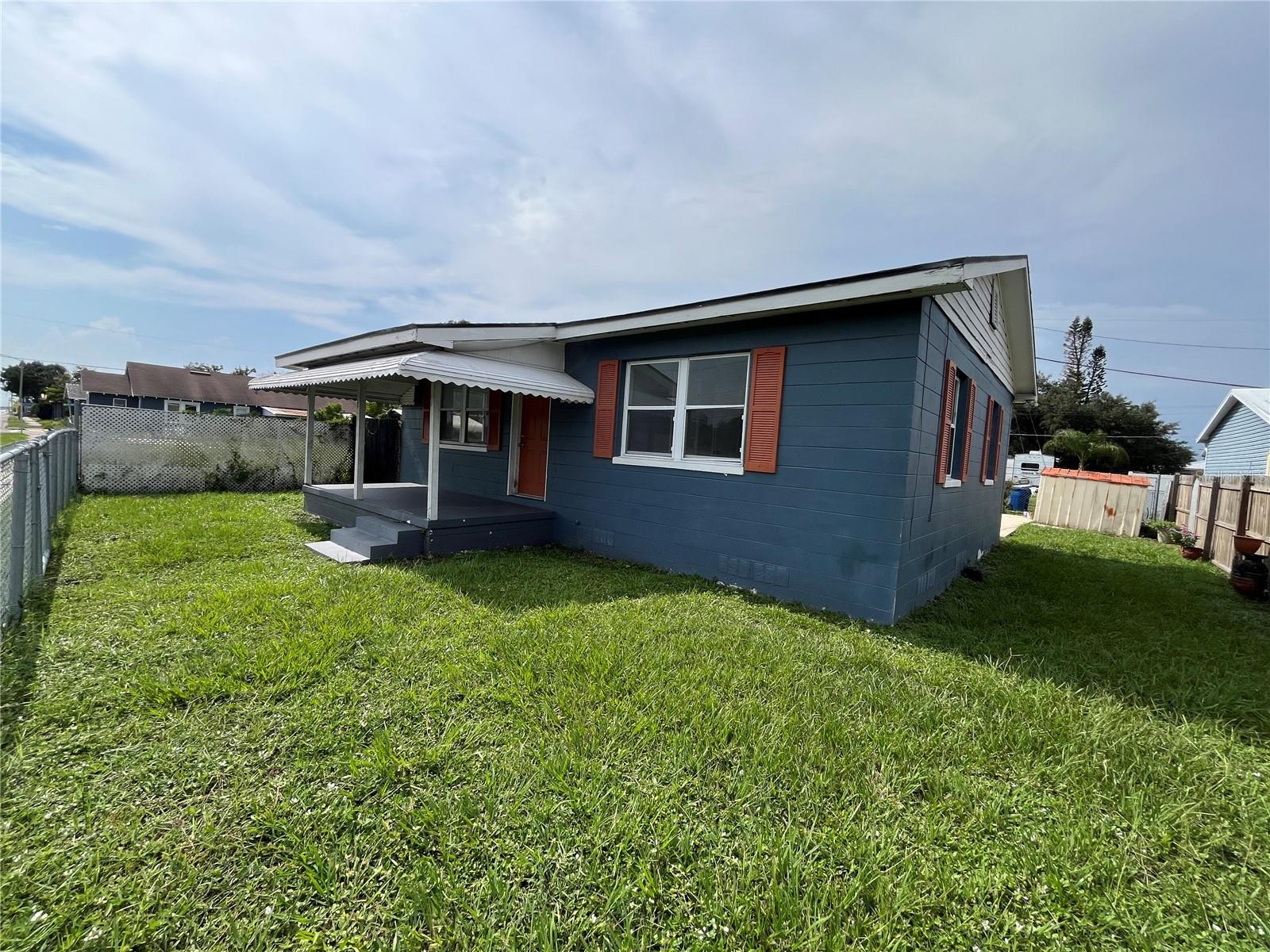1206 E Canal St