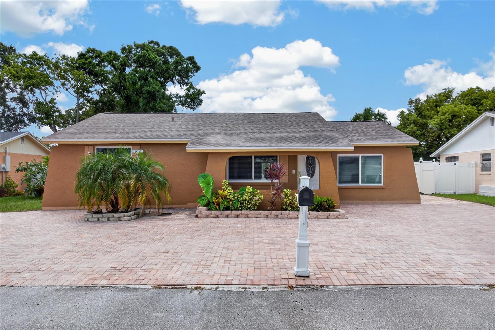 6711 Glen Forest CT